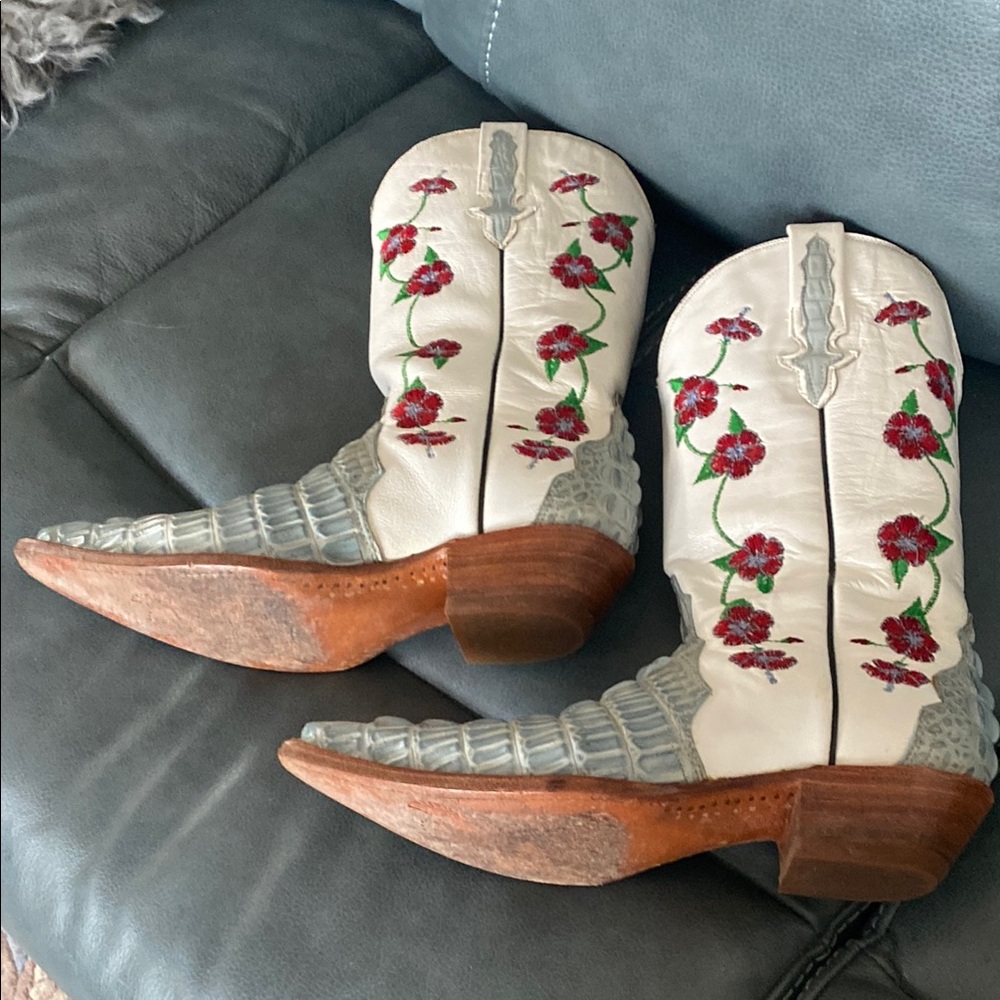 Gray and Blue Heeled Boots with Embroidery